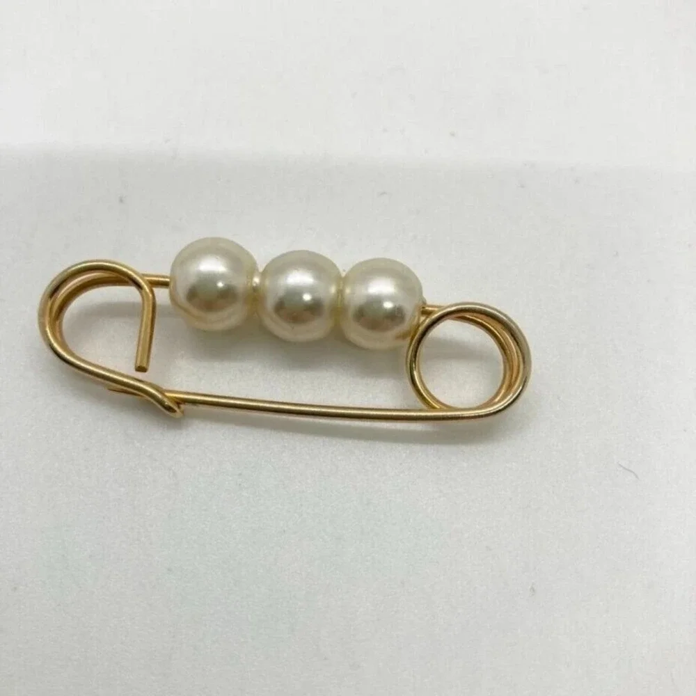 Elegant Gold Tone Safety Pin Brooch with Three‎ Faux Pearls Fashion Jewelry Pin
